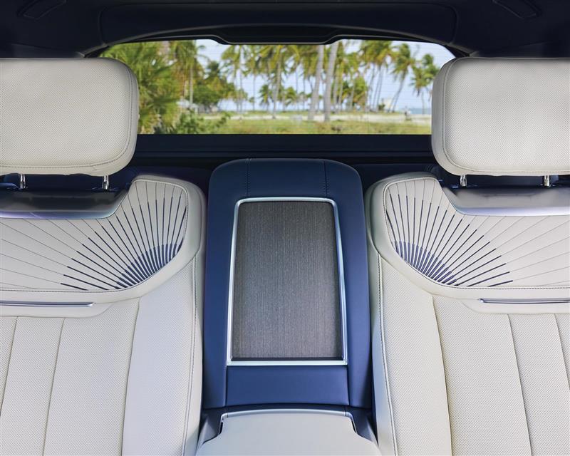2024 Land Rover Range Rover SV Candeo
